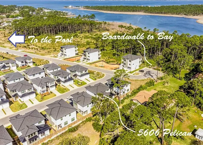 Holiday home Modern Luxury 4br Pool Bay Access Outdoor Dining Pensacola