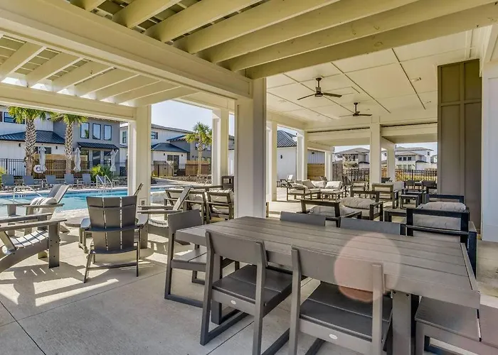 Modern Luxury 4br Pool Bay Access Outdoor Dining Holiday home Pensacola