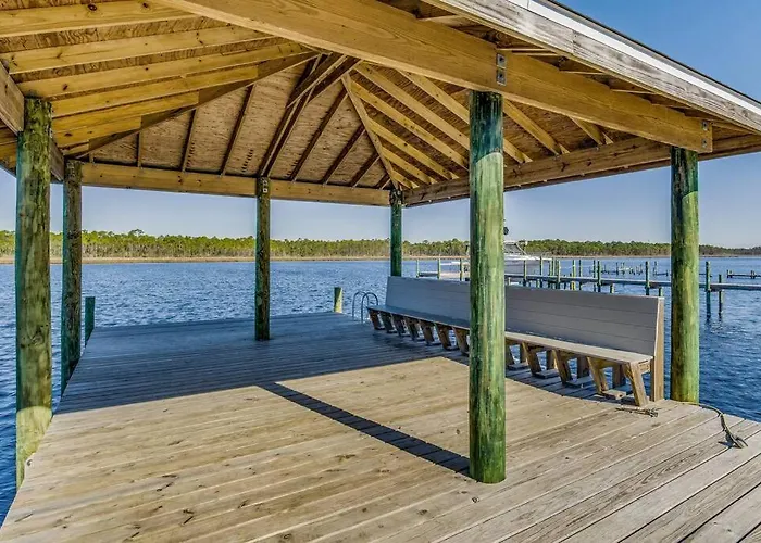 Holiday home Modern Luxury 4br Pool Bay Access Outdoor Dining *