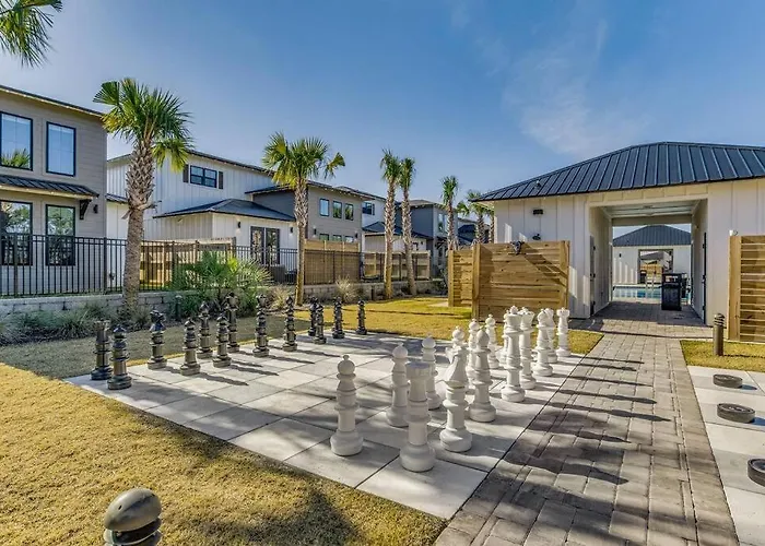Holiday home Modern Luxury 4br Pool Bay Access Outdoor Dining *