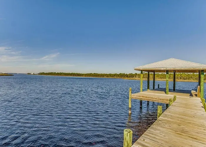 Modern Luxury 4br Pool Bay Access Outdoor Dining *